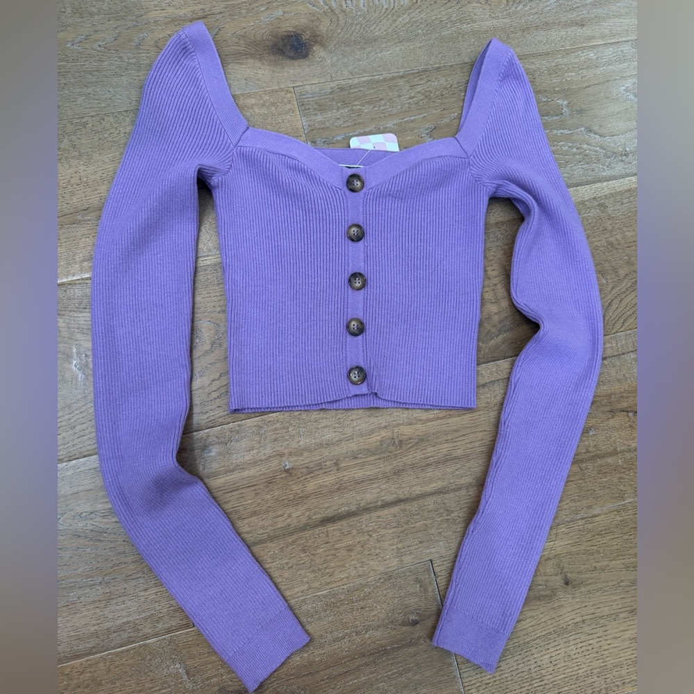 Mackie Black local boutique purple knit cardigan w/buttons/sweetheart neckline